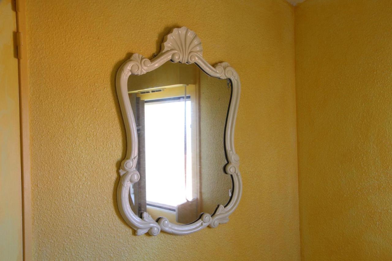 De La Couleur Aux Marquises Apartment La Londe-les-Maures Bagian luar foto